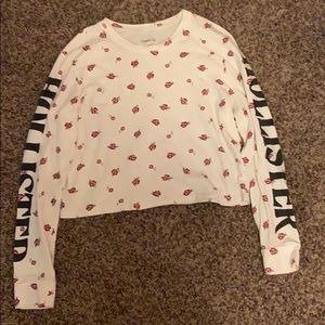 Women’s Hollister shirt.